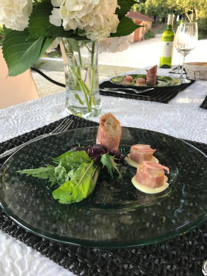 Bed and Breakfast Les Ombrieres Porcheresse Esterno foto