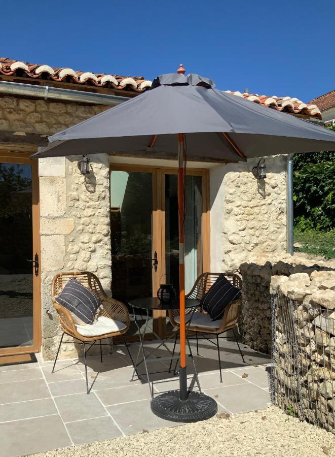 Bed and Breakfast Les Ombrieres Porcheresse Esterno foto