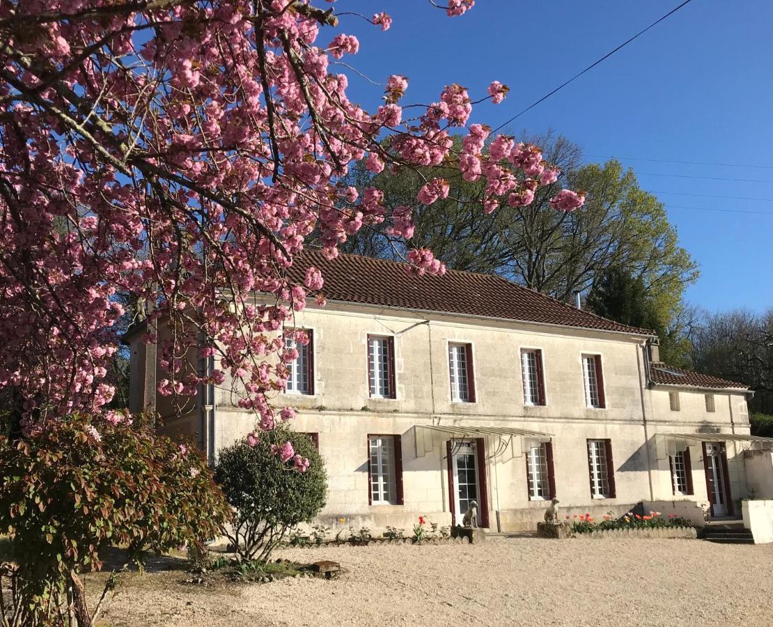 Bed and Breakfast Les Ombrieres Porcheresse Esterno foto